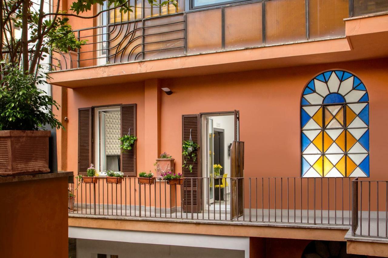 Gcf Luxury Suites, Pensionat